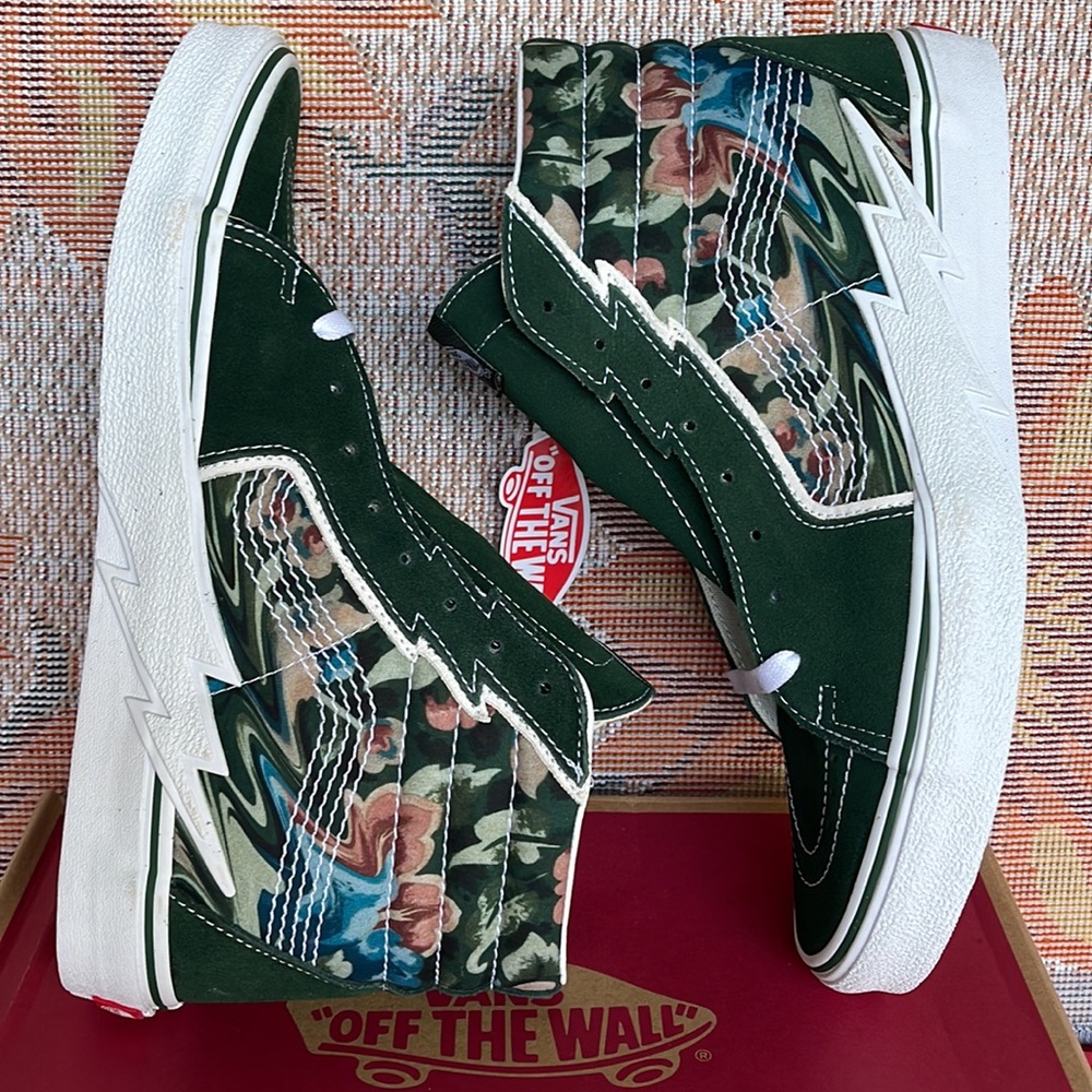 Vans Sk8-Hi Bolt
Liquify Avocado
VNOA5JIVYXH
Men’s sneakers - athletic shoes - Picture 12 of 16